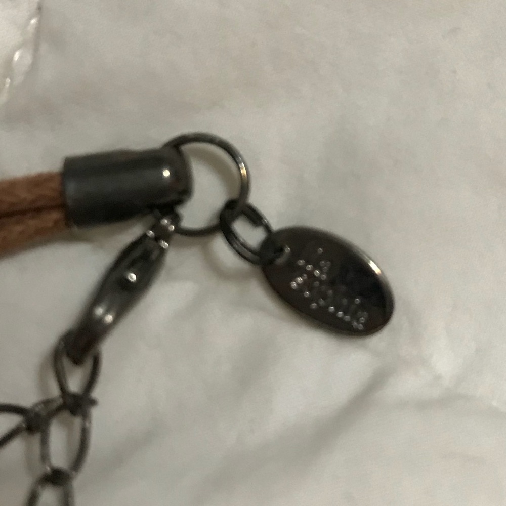 Beautiful shell necklace from Lia Sophia - Picture 3 of 3